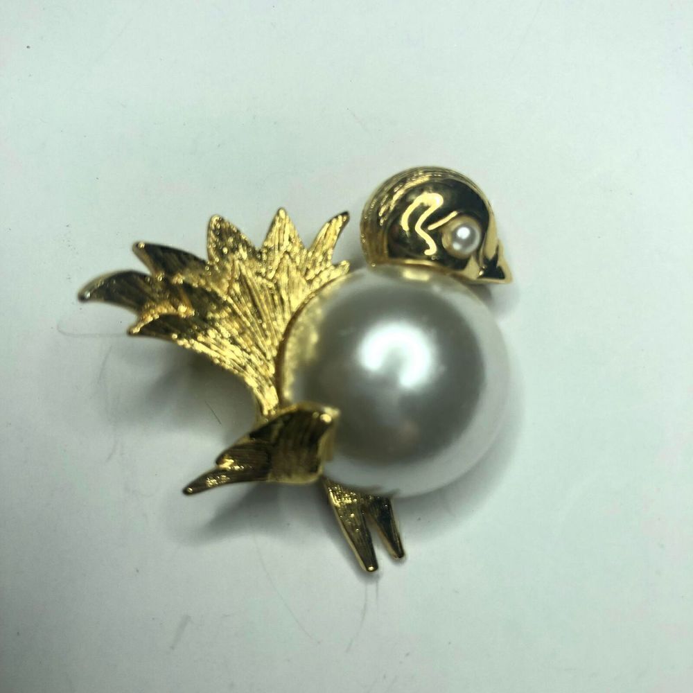 225 Monet vintage signed goldtone pin brooch faux pearl bird